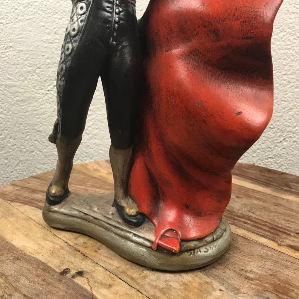 Vintage l 60s 70s Novelty Kitsch Mexican Matador Red Cape Bull Ceramic Figurine